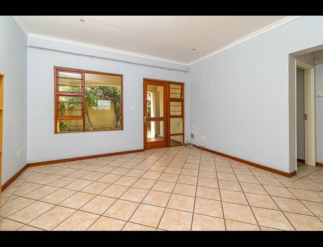 2 BEDROOM APARTMENT RENTED IN WOODMEAD